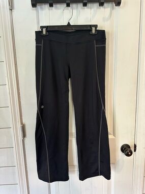 Athleta Black yoga pants flare with Light Contrast Stitching